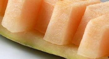 视频吃哈密瓜是真的吗,视频中的哈密瓜吃法是否真实？