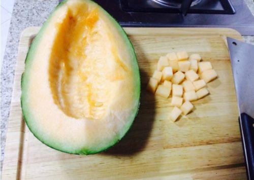 老鼠吃哈密瓜的视频