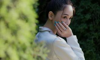 白衣男子疯狂吃瓜视频